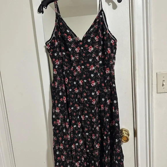 Lulus Floral Midi dress worn once - Picture 2 of 3
